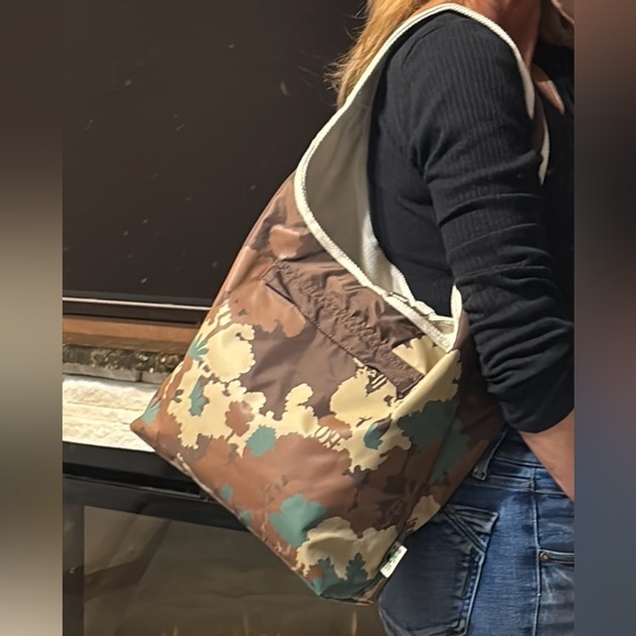 Hunting World 4th Edition Borneo Charity Tote Bag - EUC - Picture 15 of 15